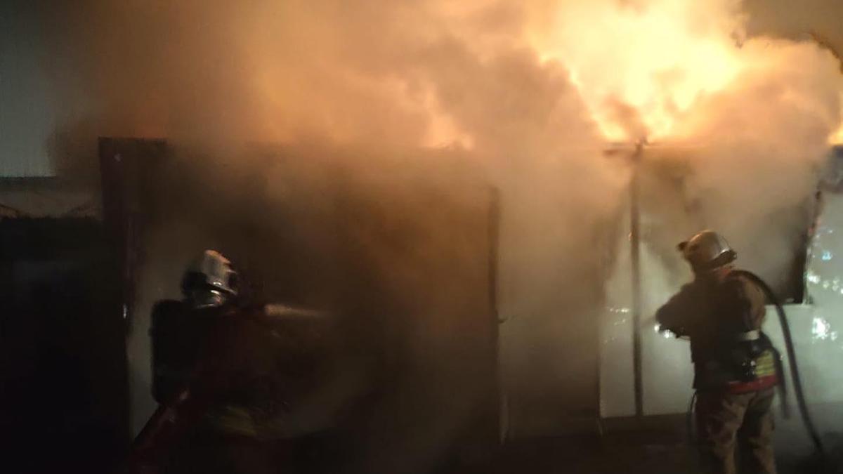 Hatayda konteyner yangını