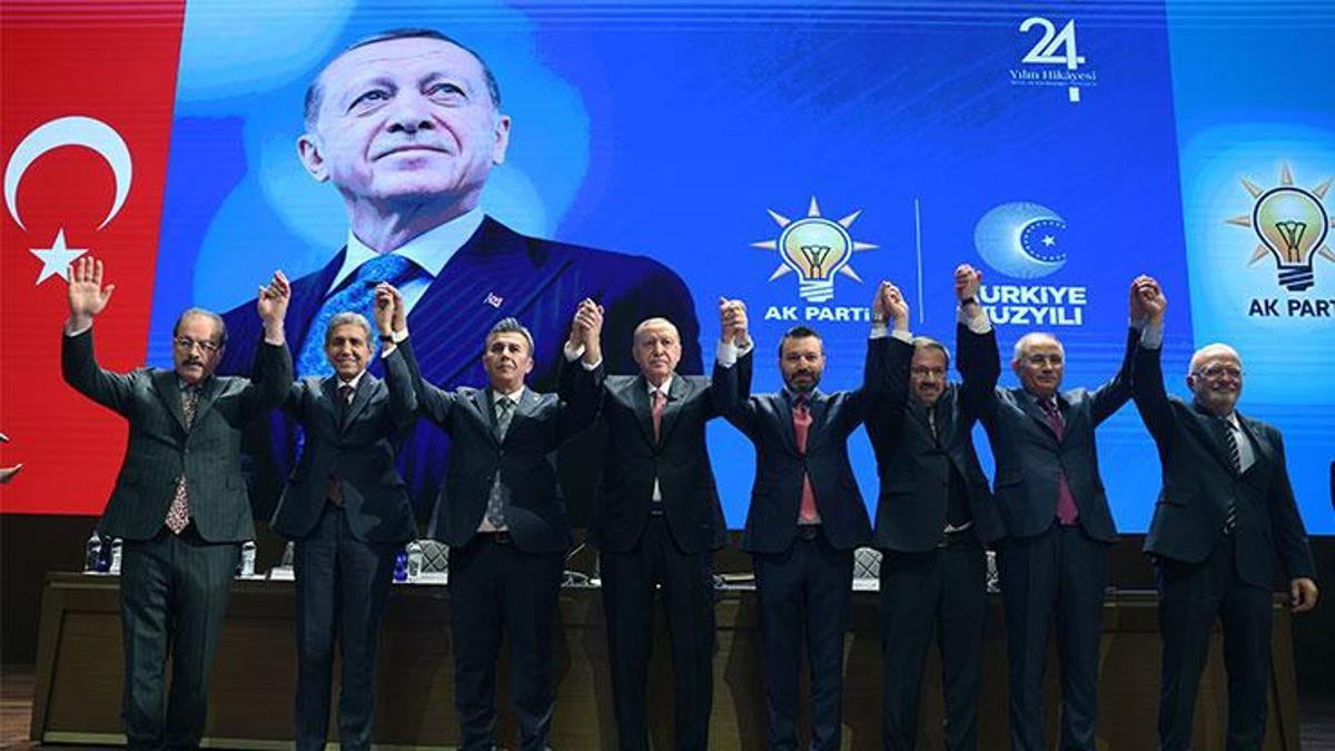4 başkana rozeti Erdoğan taktı! AK Parti'ye katılım sürüyor