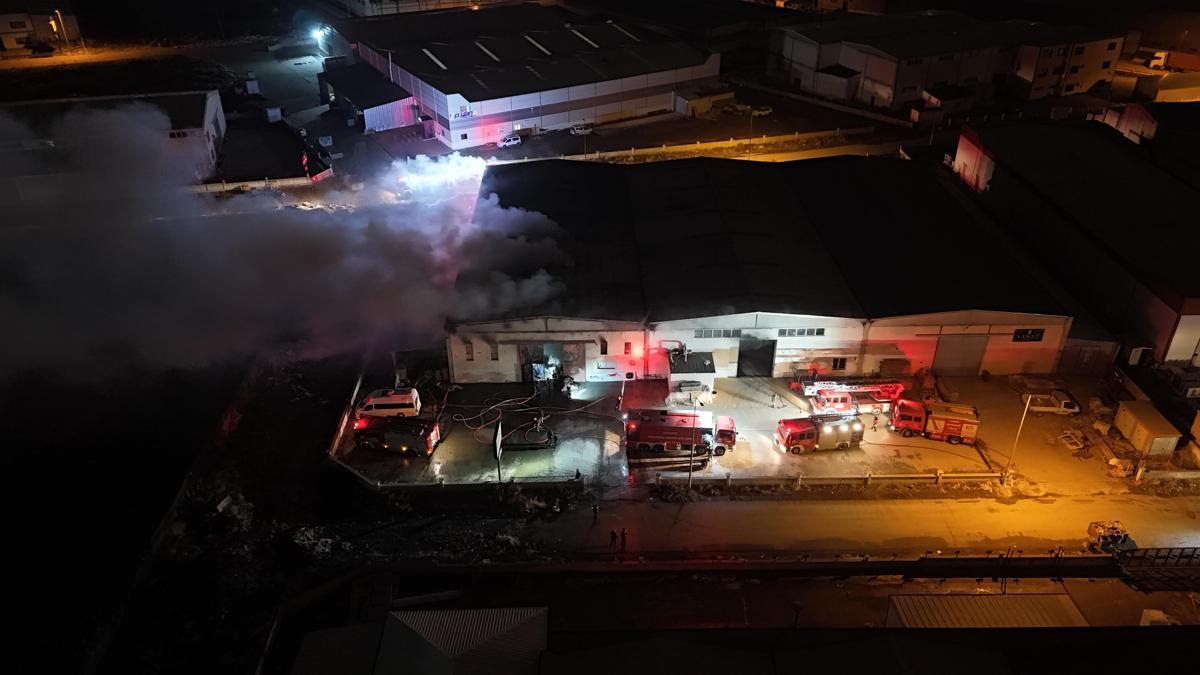 Kayseride mobilya fabrikasında yangın