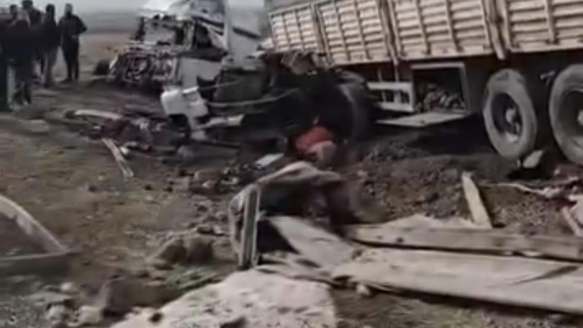 Nusaybinde feci TIR kazası: Araçlar kullanılamaz hale geldi