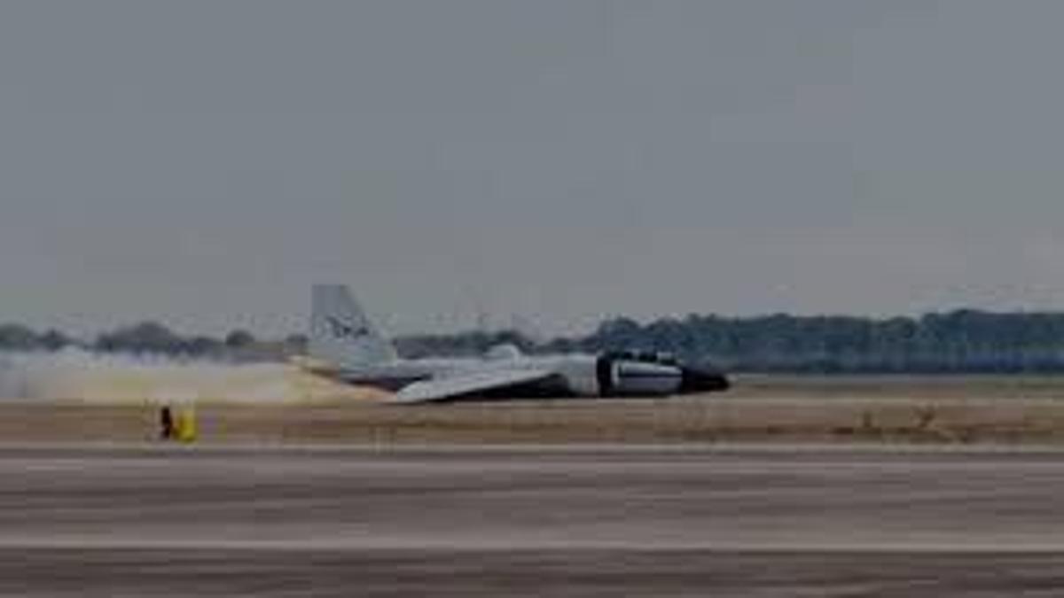 NASA uçağı, gövde üzerine iniş yaptı! O korkutan anlar kamerada...