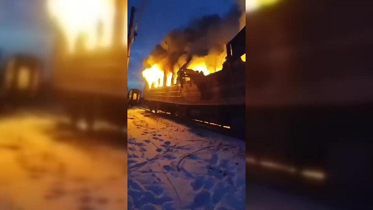 Rusya, Ukrayna'da yolcu trenini vurdu: 5 kişi hayatını kaybetti