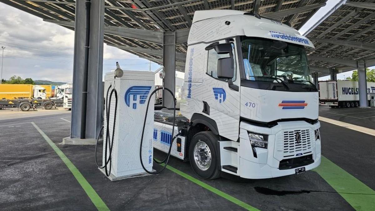 Elektrikli kamyonla 1000 km kat ettiler