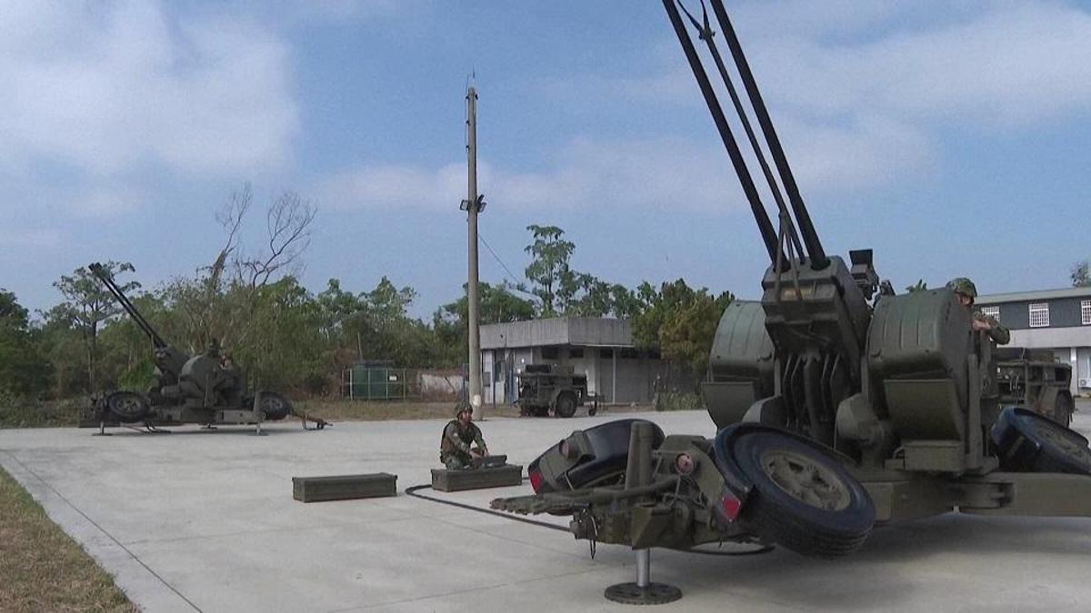 Tayvan'dan Çin'e dev tatbikatla gözdağı!