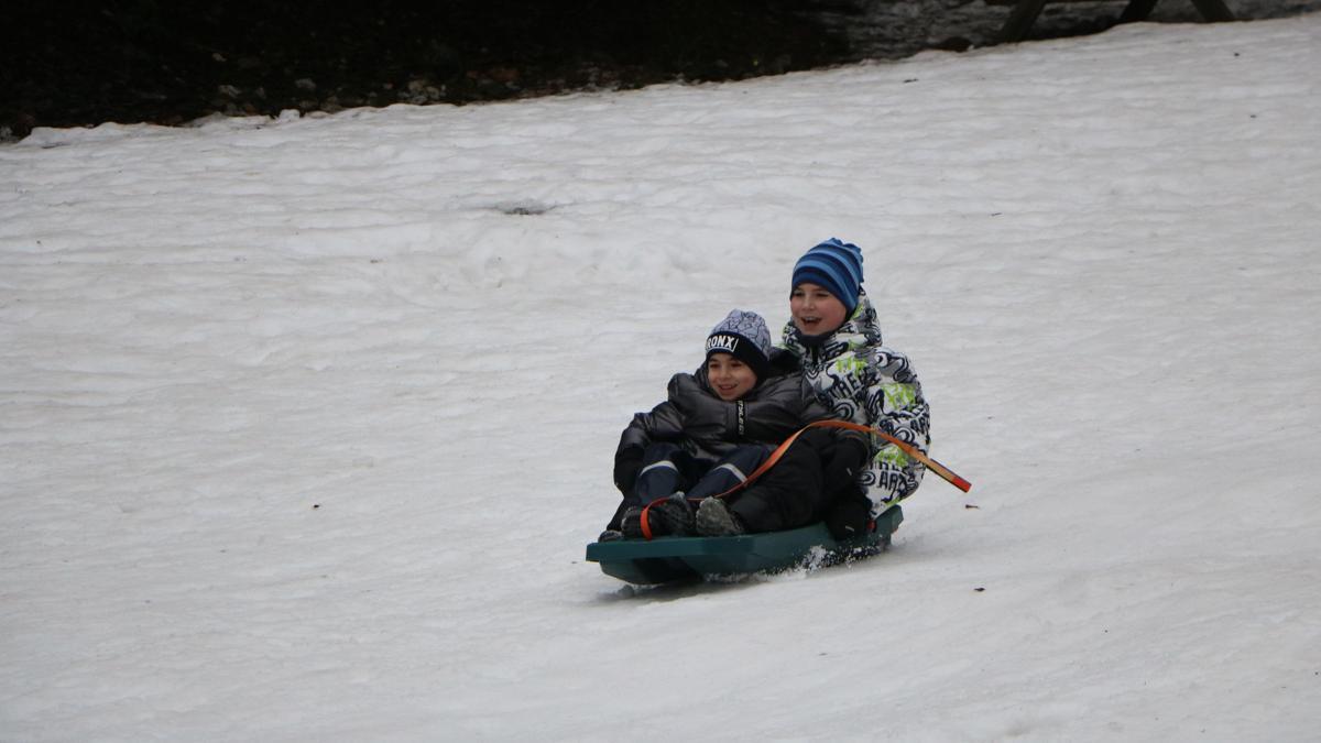 Abantta çocukların sömestirde kar keyfi