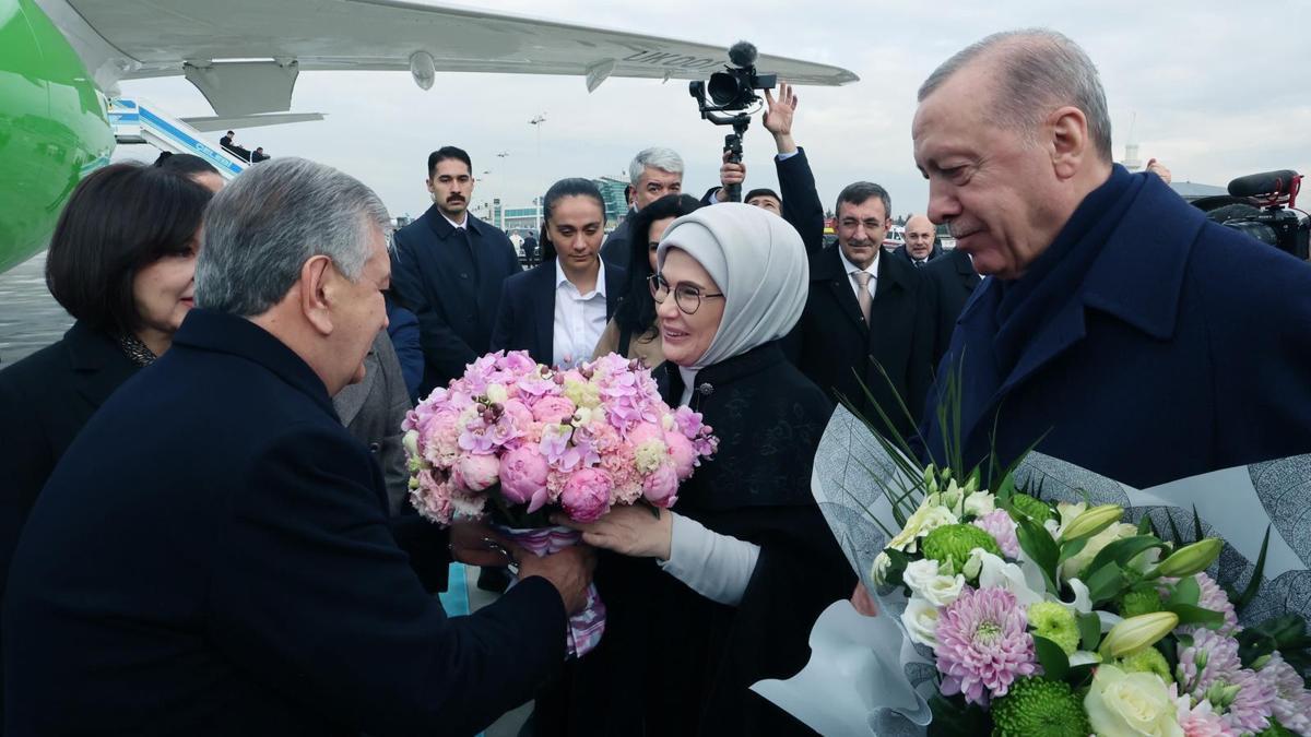 Cumhurbaşkanı Erdoğan, Özbekistan Cumhurbaşkanı Mirziyoyev'i resmi törenle karşıladı