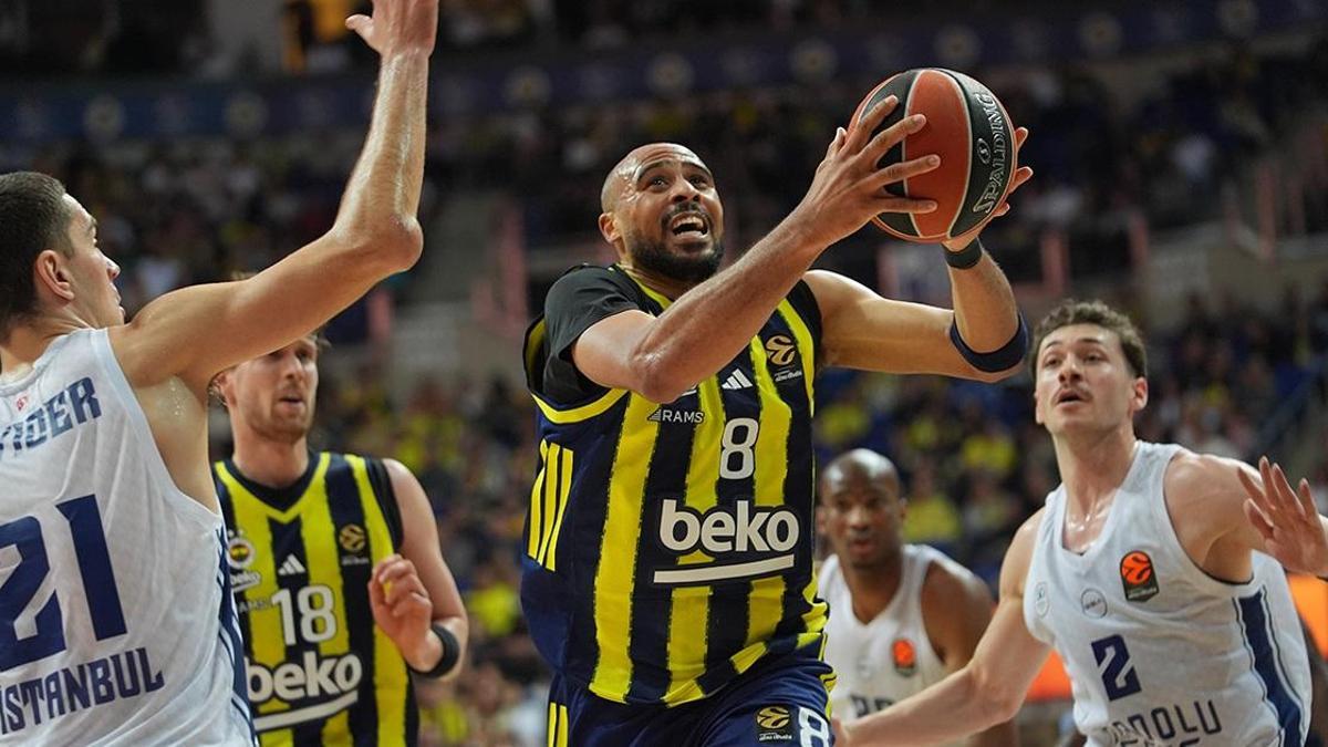EuroLeague'deki Türk derbisinde Fenerbahçe, Anadolu Efesi mağlup etti