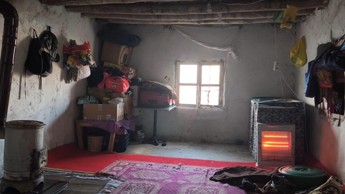 Şırnakta 5 çocuklu anneye Kızılay ve hayırseverlerden ev desteği