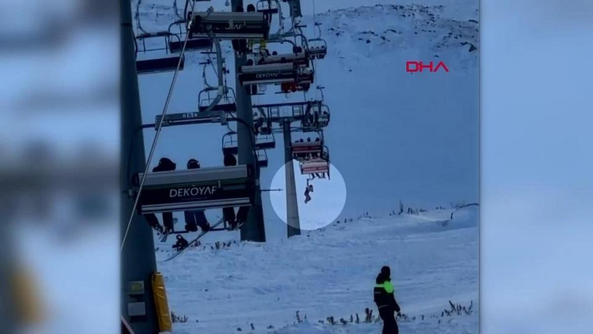 Metrelerce yüksekte asılı kaldı!