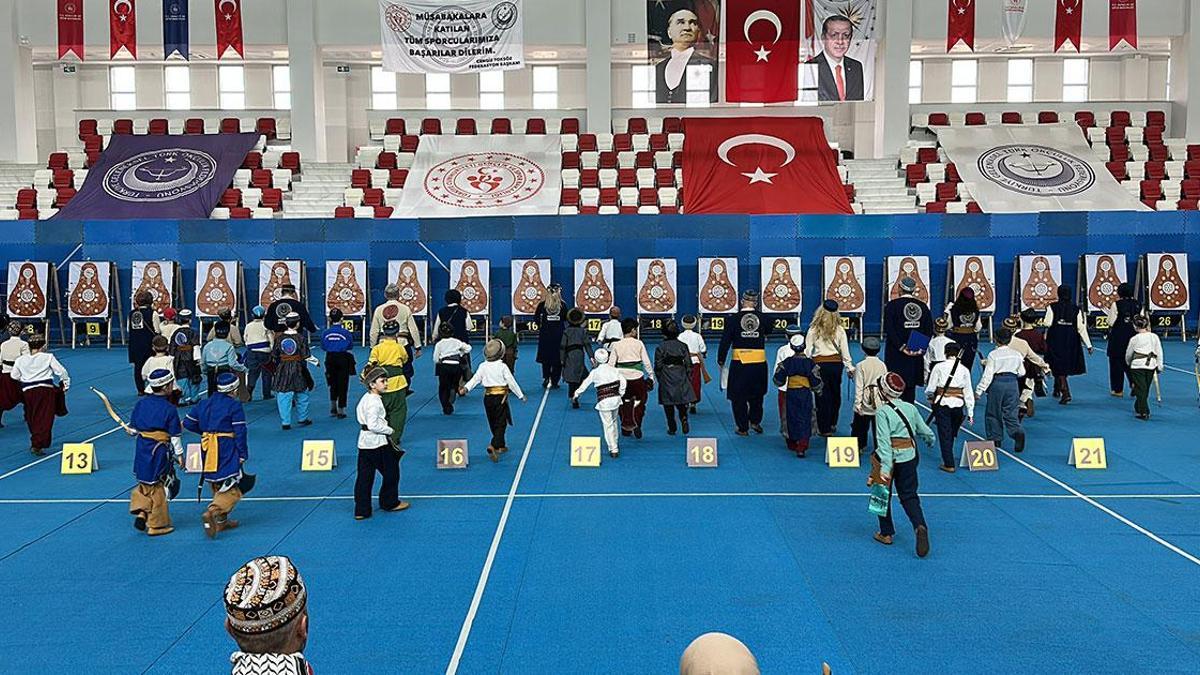 Kütahyada Geleneksel Türk Okçuluğu şöleni başladı