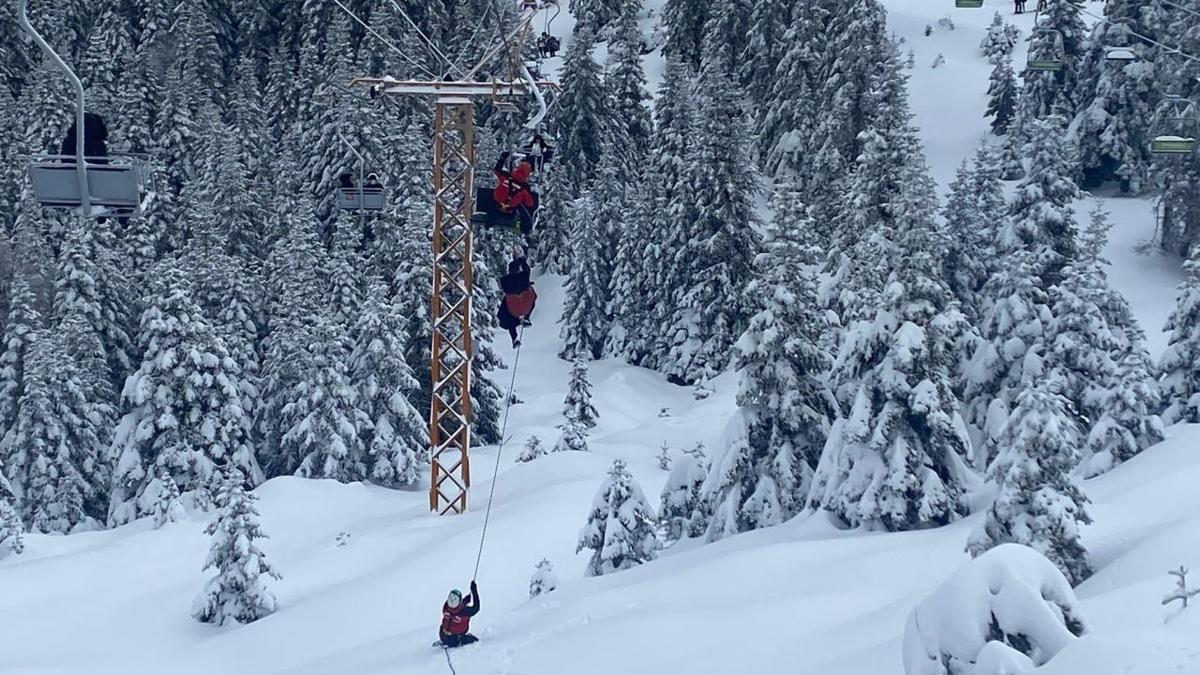 Uludağ'da telesiyej arızası: Mahsur kalan 40 tatilci kurtarıldı