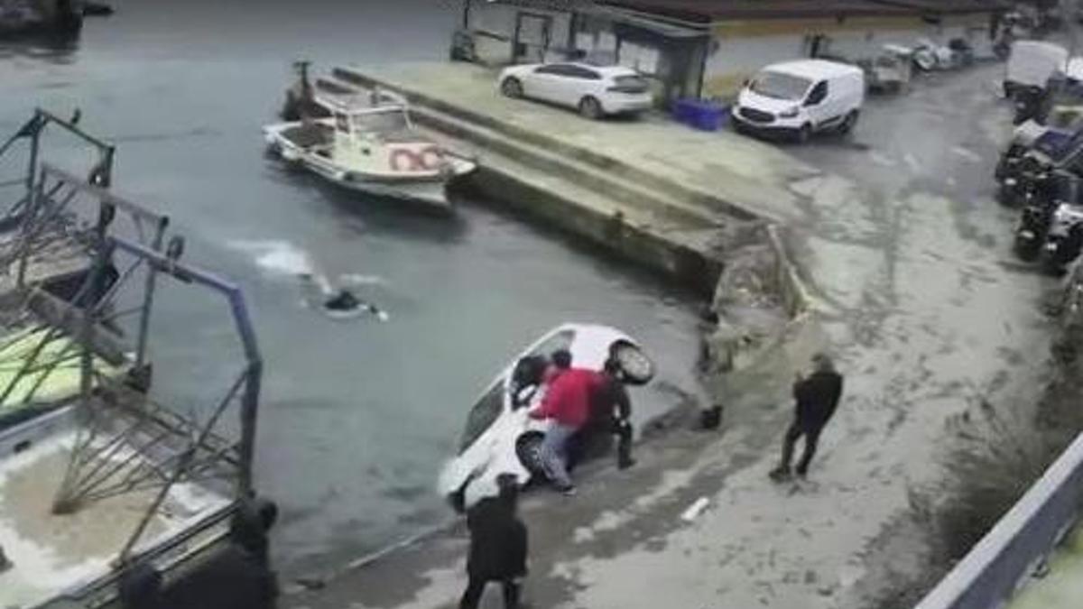 Sarıyerde film gibi kurtarma! Otomobil denize uçtu