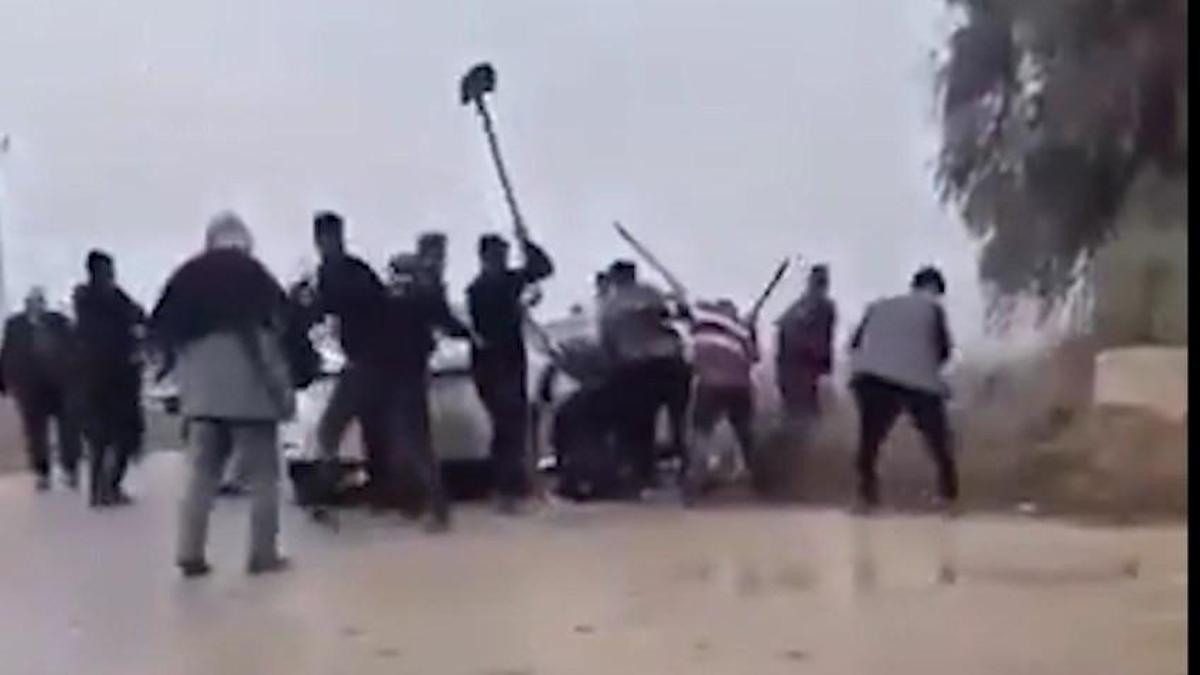 Şanlıurfada taş, sopa ve kürekli kavga kamerada: 7 yaralı