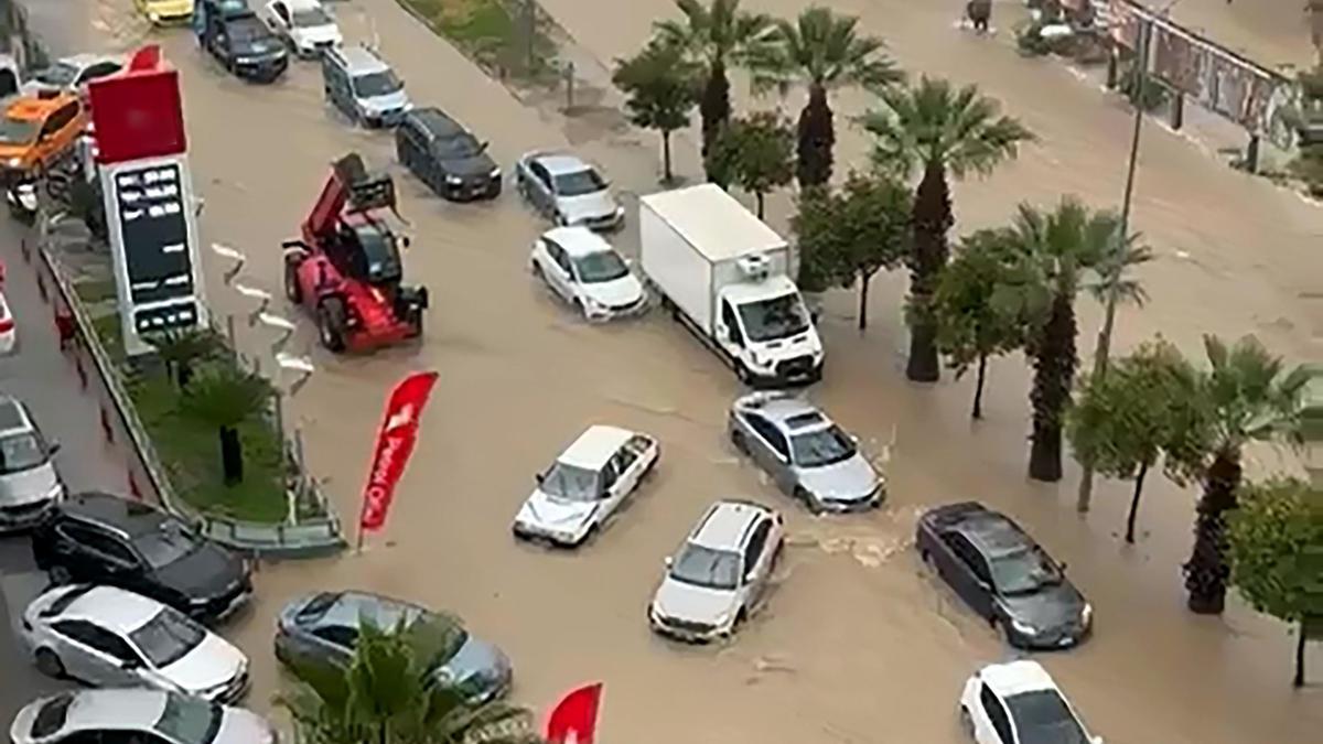 Adana'da metrekareye 138 kilo yağış düştü