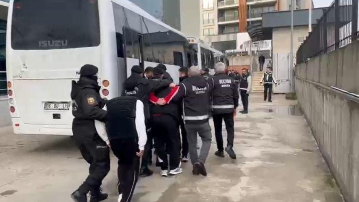 Silahlı eylem ve soygun hazırlığındaki 3 şüpheli, kaldıkları otelde yakalandı