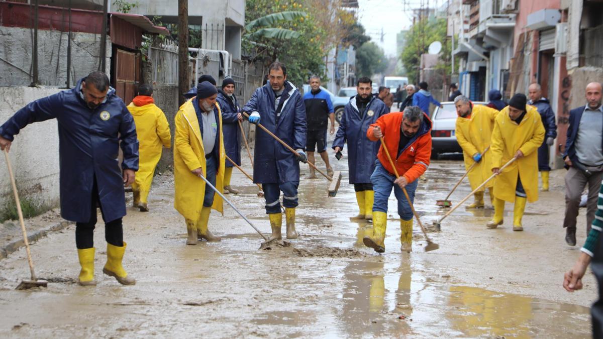 Yüreğir'de su baskınının yaraları sarılıyor