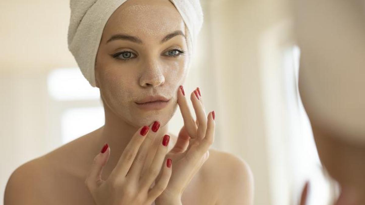 Bu maske gözenekleri sıfırlıyor! Haftada bir kullanmak yeterli