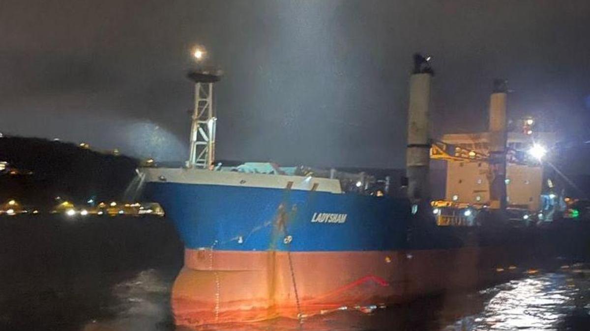 İstanbul - İstanbul Boğazı'nda sürüklenen yük gemisi kurtarıldı