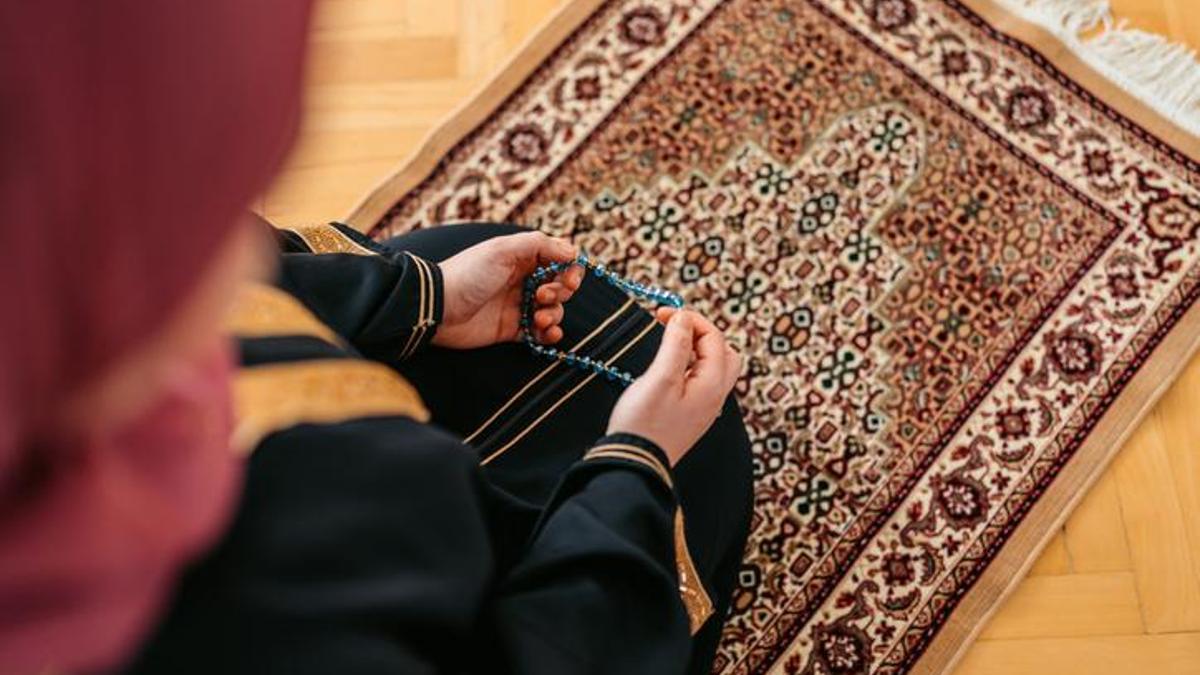 KANDİL NAMAZI KILINIŞI: Berat Kandili Namazı Nasıl Kılınır, Kaç Rekat? 6,12 ve 100 Rekatlık Berat Kandili Namazı Nasıl Kılınır?