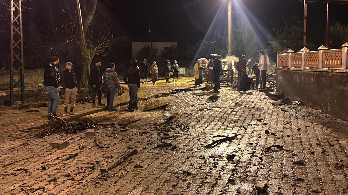 Dere taştı, arazi ve bahçeleri su bastı