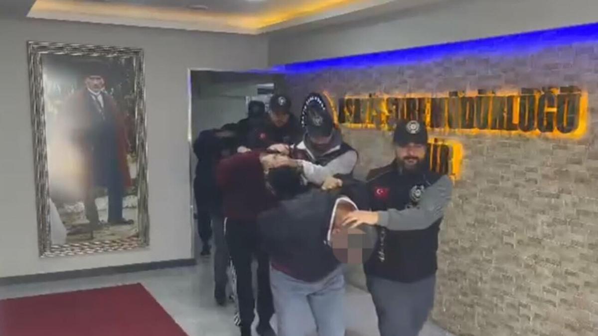 İzmir'deki bıçaklı cinayete ilişkin 4 tutuklama