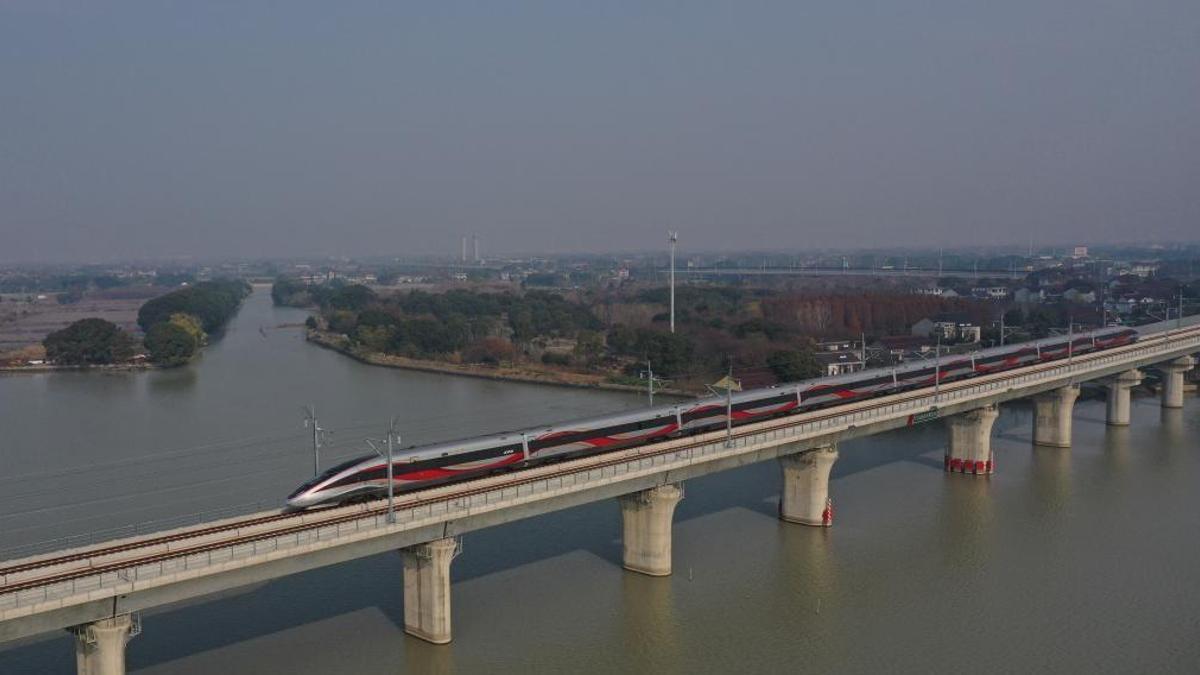 Çin'de demir yolu köprüsü çöktü: 5 işçi hayatını kaybetti