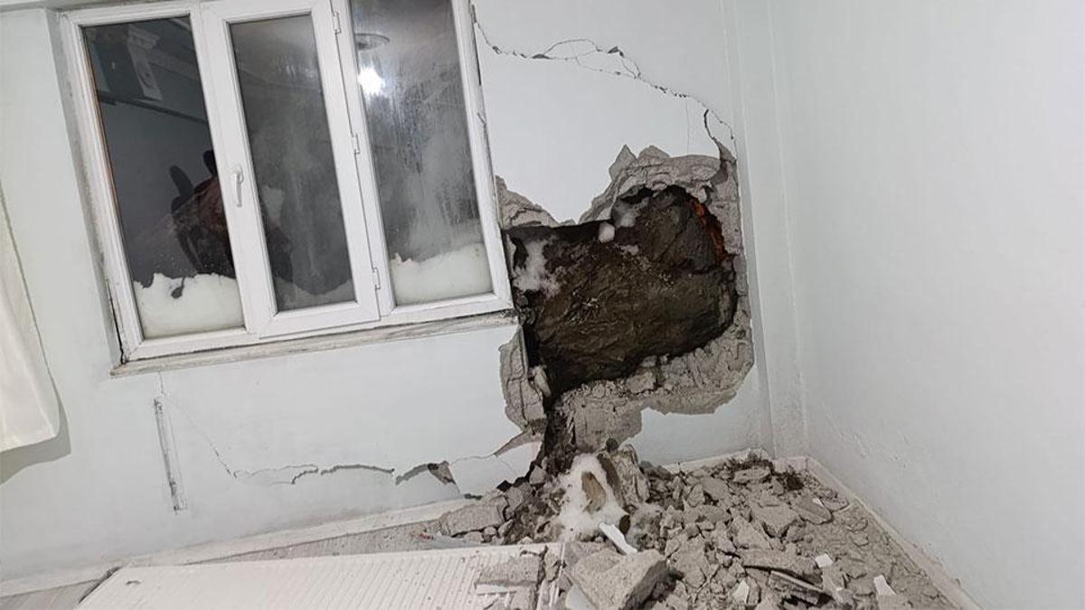 Hakkaride korku dolu anlar: Dağdan kopan dev kaya yatak odasına girdi