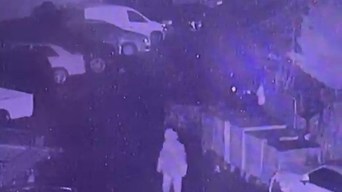 İstanbul - Maslakta ısınmak için ateş yaktı 5 araç küle döndü: Ateş yayılınca kaçtım