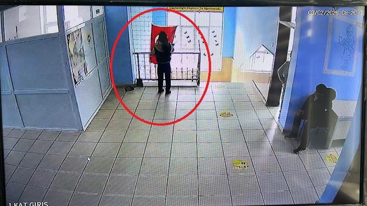 Diyarbakırda 5inci sınıf öğrencisinin 'bayrak' hassasiyeti kamerada