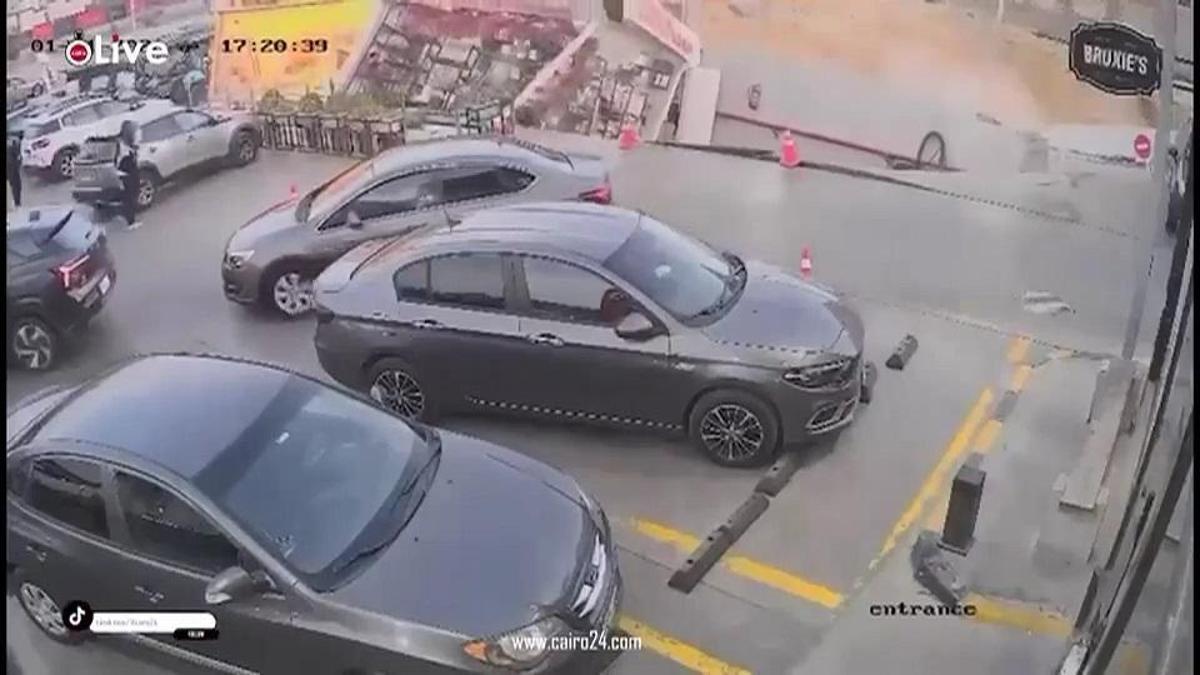 Mısır'da toprak kayması iş yerini böyle yuttu!