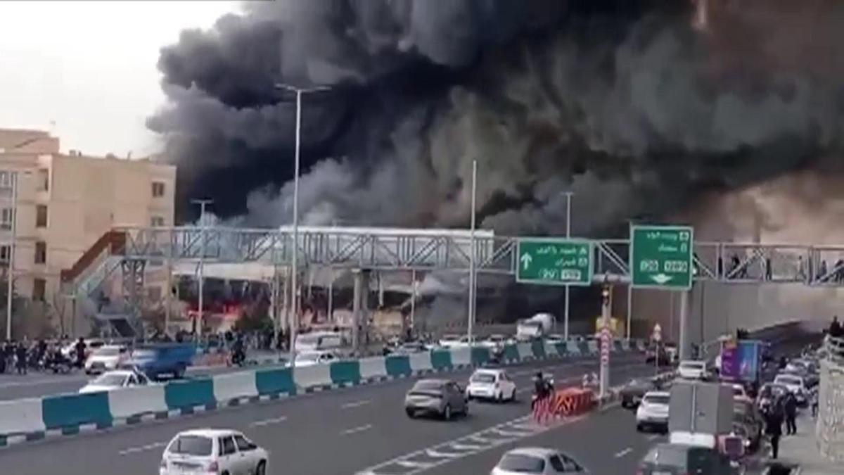 Tahranda pazar alanı alevlere teslim oldu