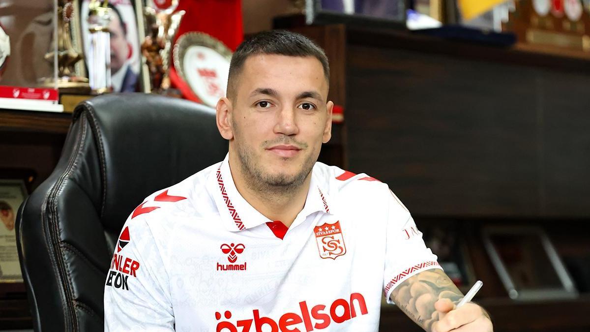 Rey Manaj, Sivasspor'a geri döndü