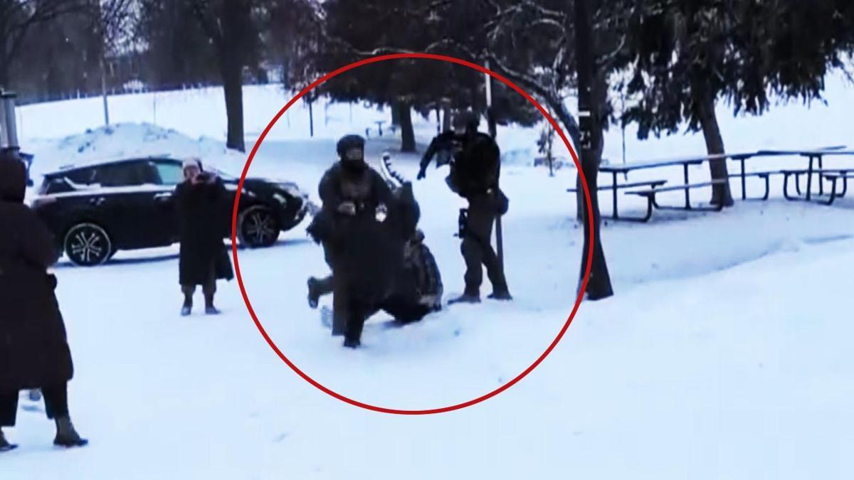 ABDde yine ICE gerilimi! Göçmenlik polisi silah doğrulttu, gaz attı