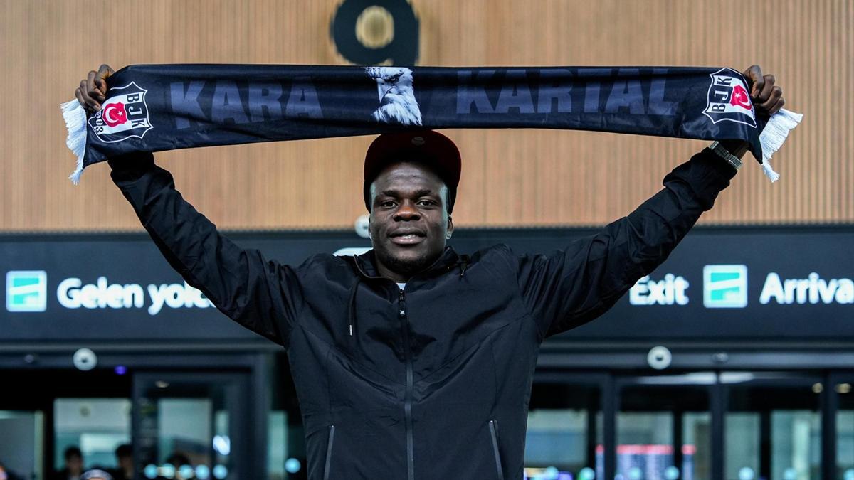 Beşiktaş'ın yeni transferi Junior Olaitan, İstanbul'a geldi! Kartal pozu...