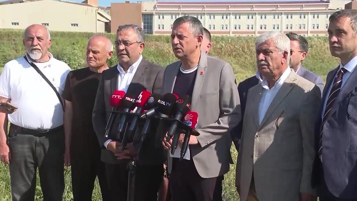 CHP'de iki genel başkan mı var?