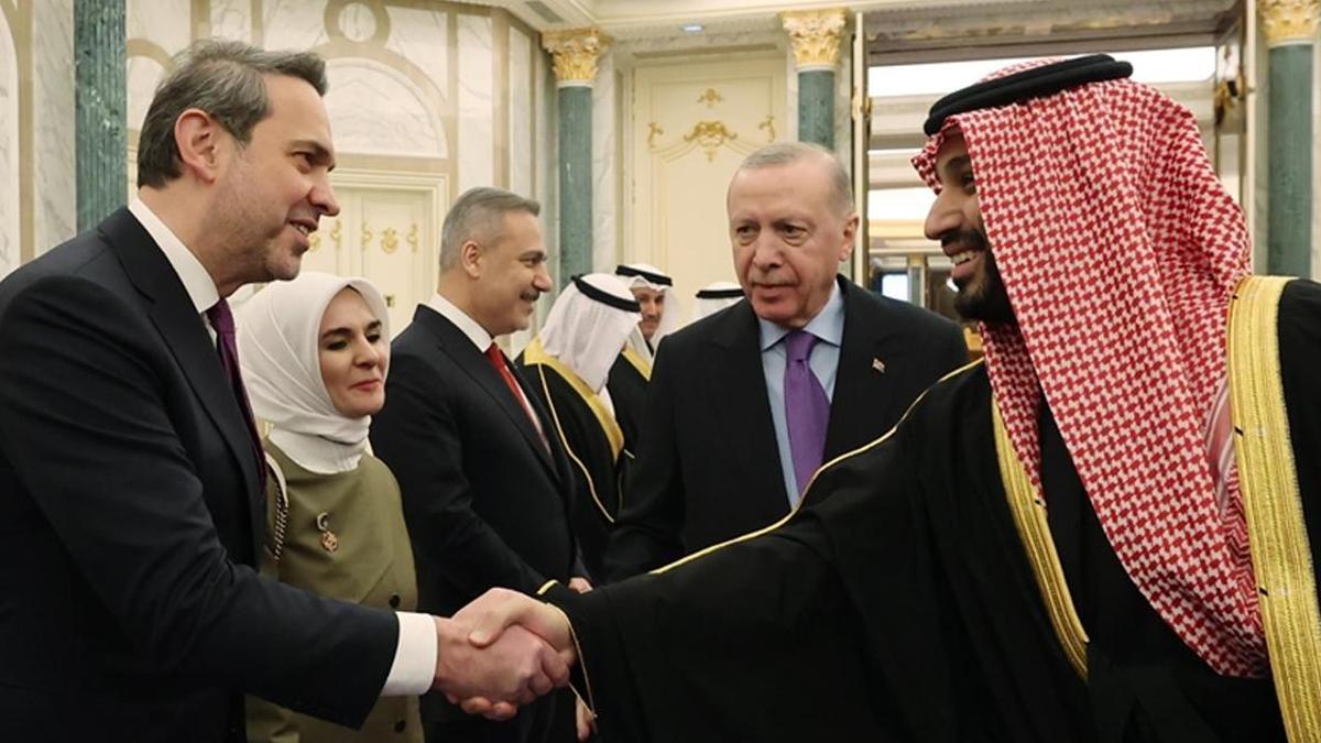 Bakan Bayraktar duyurdu! Suudi Arabistan'la 2 milyar dolarlık enerji yatırımı anlaşması