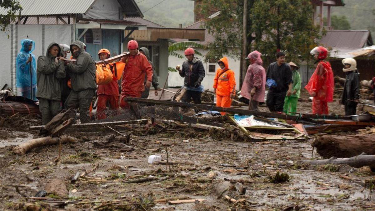 Endonezya'daki felakette can kaybı 85'e yükseldi