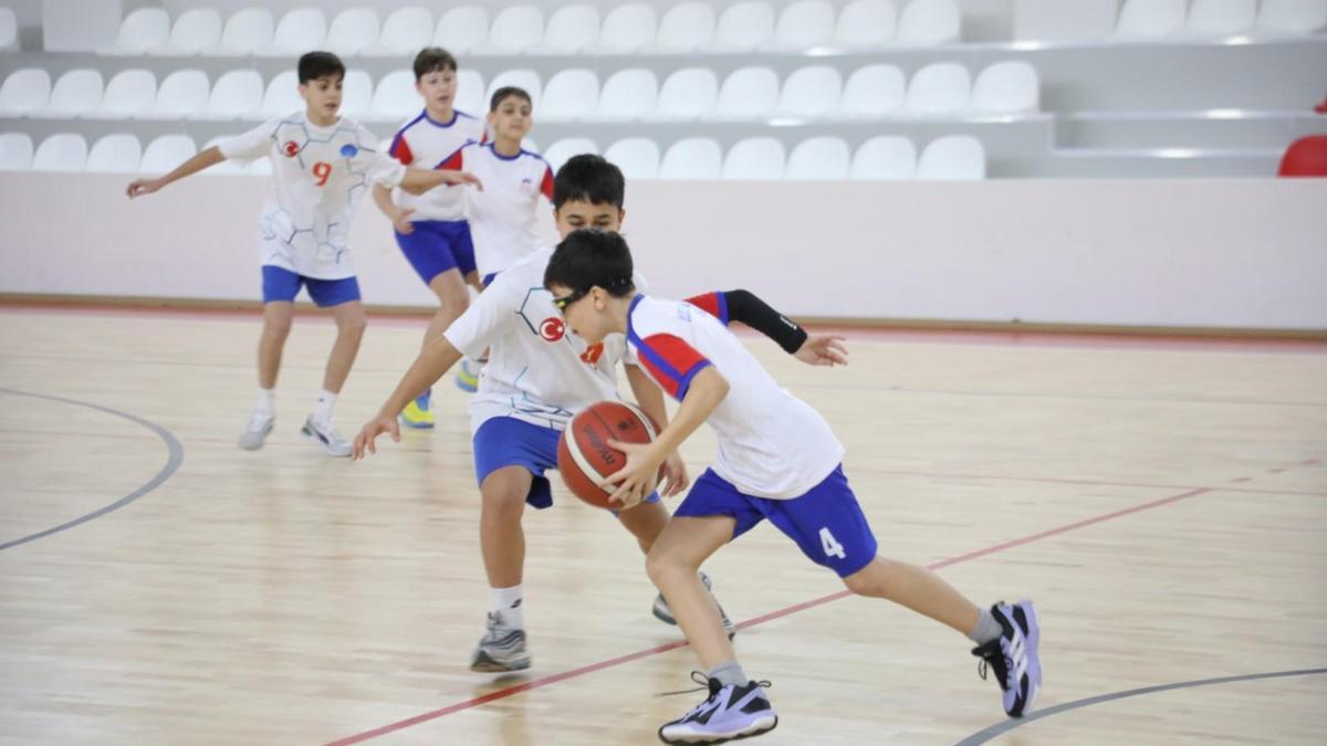 İnegöl 9uncu Okullar Arası Spor Festivali başladı