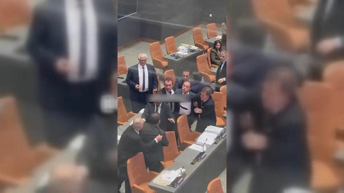 KKTC Meclisi'nde yumruklu kavga: Erken seçim tartışması fiziksel şiddete dönüştü