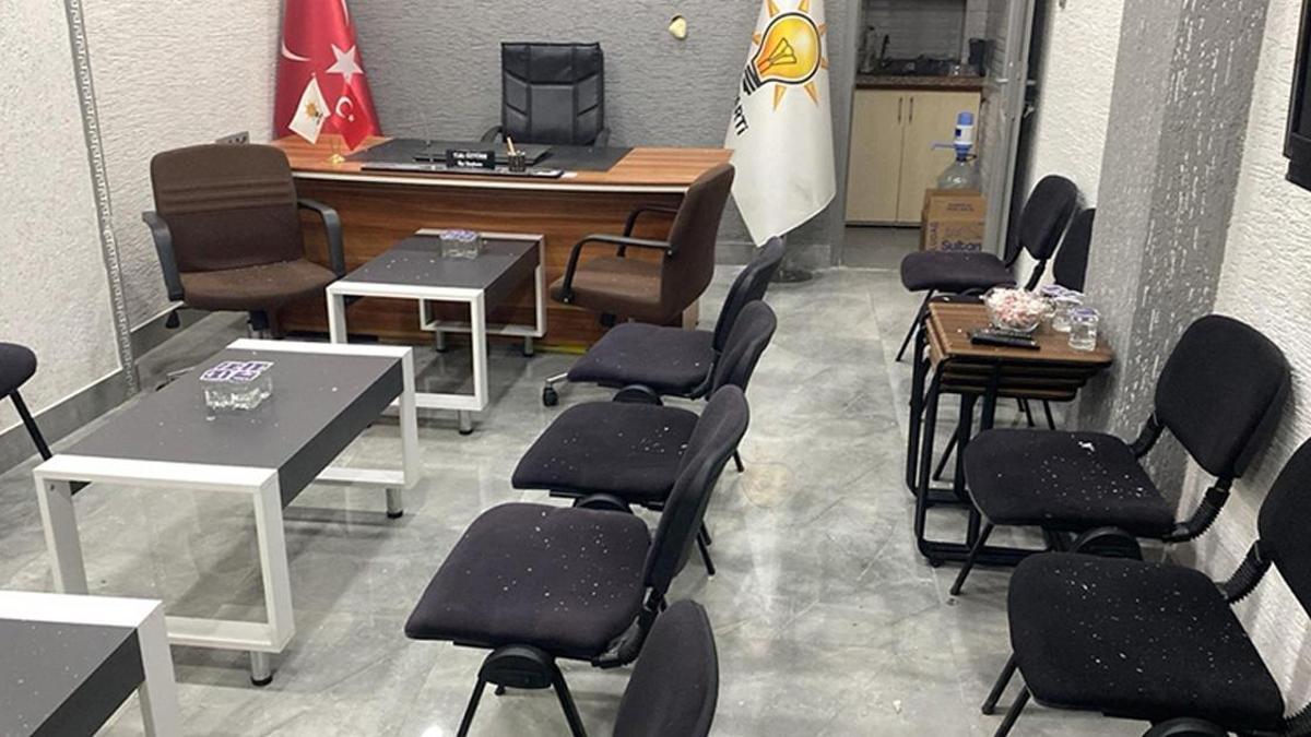 AK Parti Marmara ilçe binasına taşlı saldırıyla ilgili 1 kişiye gözaltı