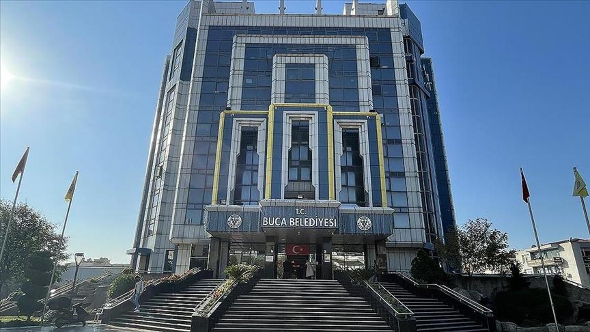 İzmirin Buca Belediyesine operasyon: 28 kişiye gözaltı