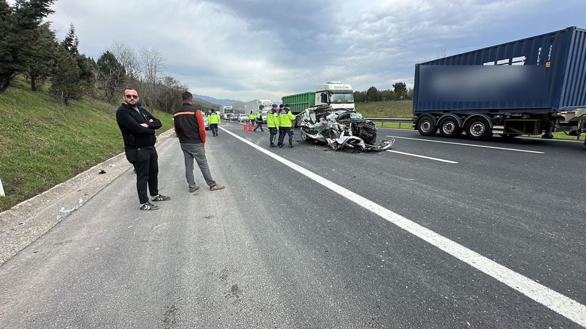 Otoyolda cip, TIRa arkadan çarptı: 1 ölü 1 yaralı
