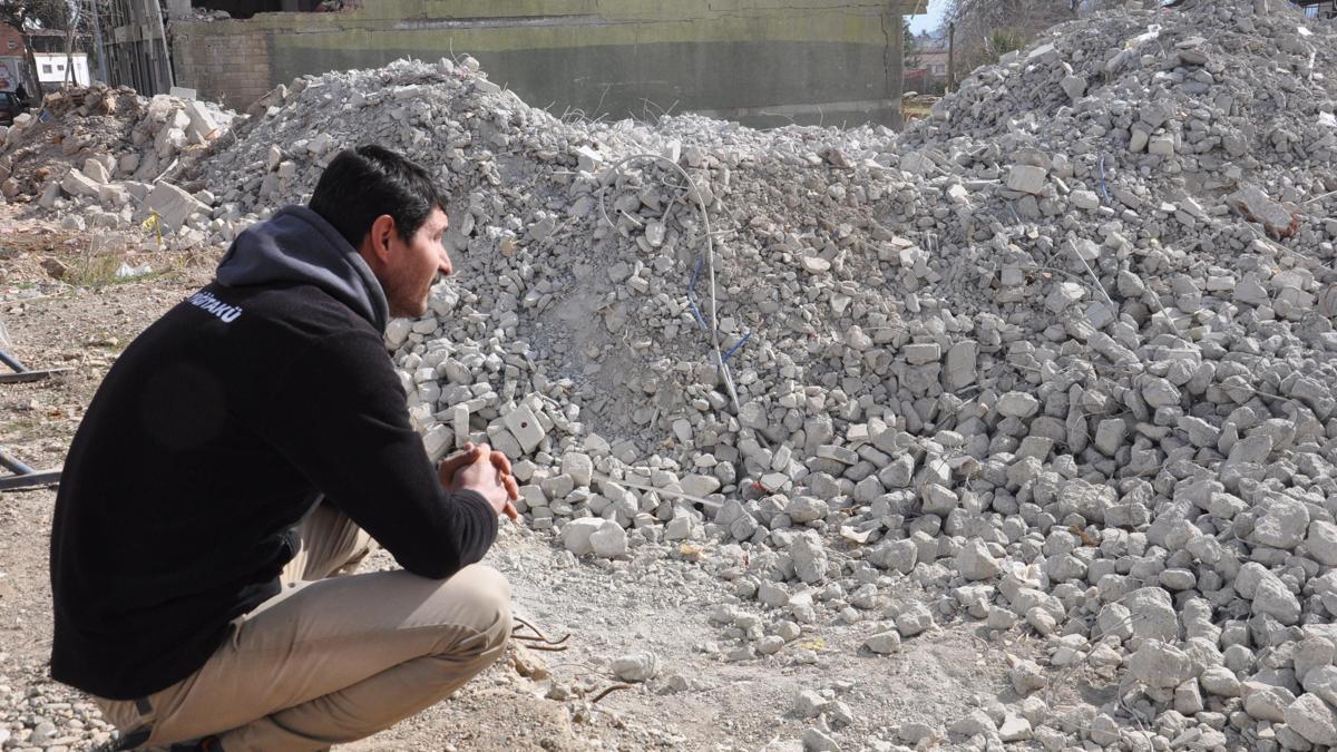 Eşi ve oğlunu kaybettiği enkazdan 132 saat sonra kurtarılan baba: Kızım beni hayata bağladı