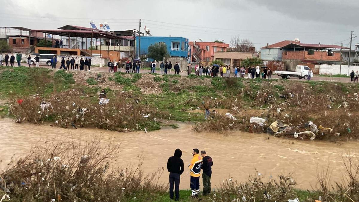 İzmirde dereye düşen çocuk için arama çalışması başlatıldı