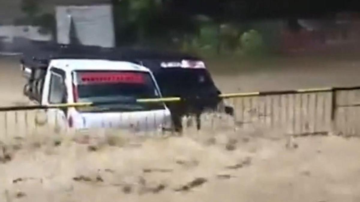 Filipinler'i vuran tropikal fırtınada 12 can kaybı