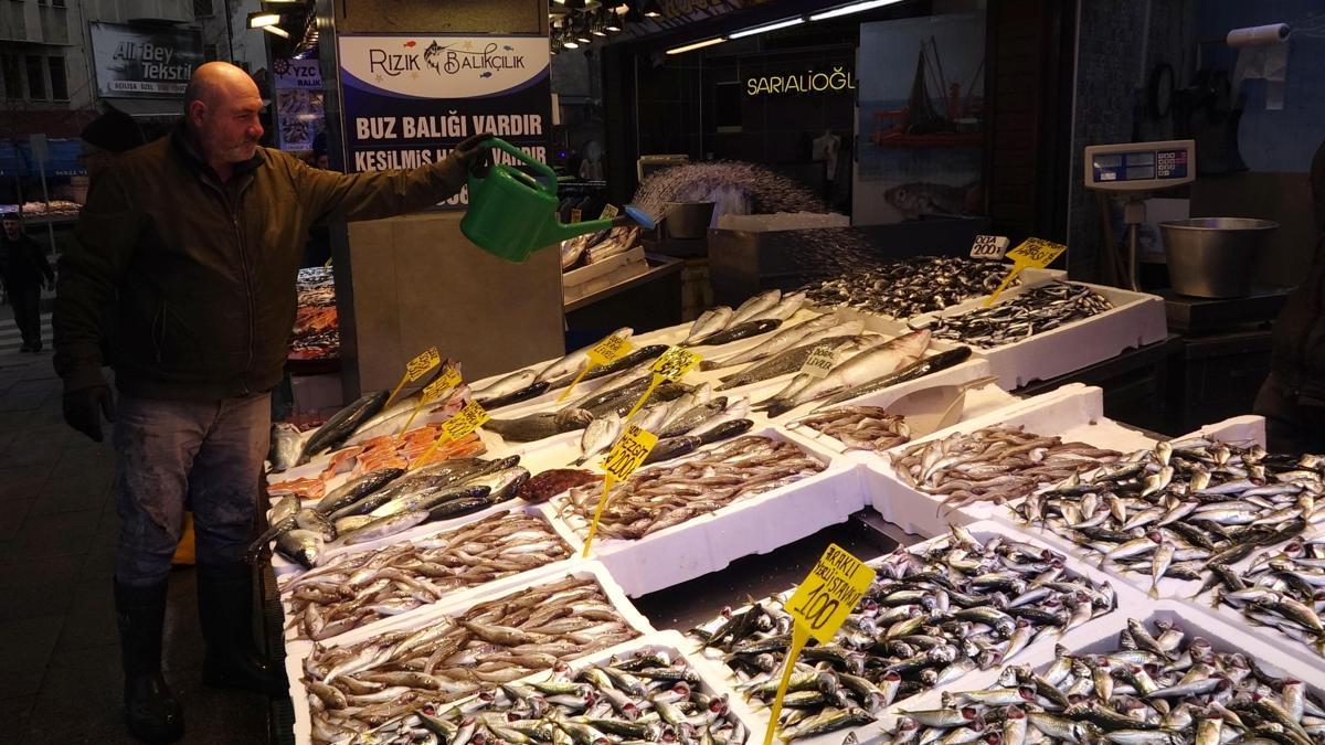 Trabzonda, balık tezgahlarında çeşit bolluğu