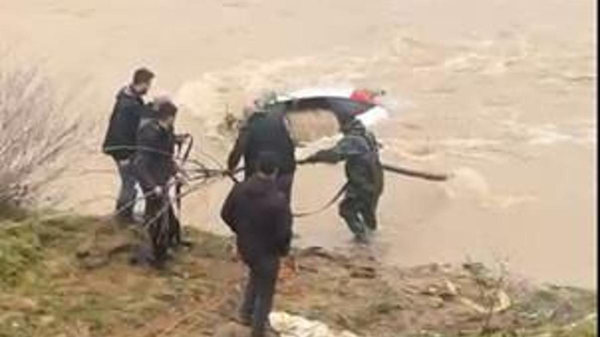 Boluda otomobil dereye uçtu