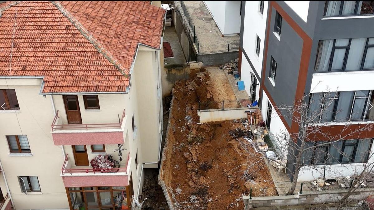 Ankara'da istinat duvarı çöktü, 4 apartman tahliye…
