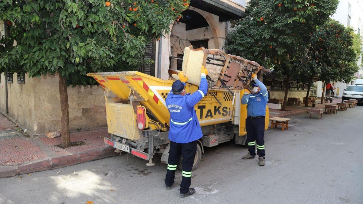 Akdenizde çöp taksilerle biriken çöplere acil çözüm