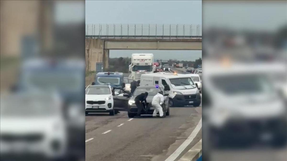 İtalya'da film sahnesi gibi soygun girişimi! Para nakil aracına şoke eden pusu: Patlayıcı bile kullandılar...